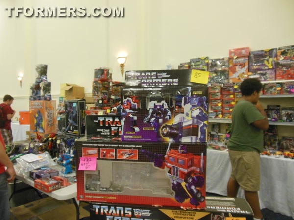 BotCon 2013   The Transformers Convention Dealer Room Image Gallery   OVER 500 Images  (348 of 582)